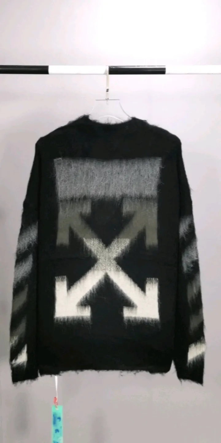 Real shot of the video——New top-quality proven version OFFWHITE (OW) Gradient Mohair Striped Arrow Sweater Hoodie Gradient Rendering Arrow Couple Knit Sweater Mohair sweater OW will be released every year🛒 The same style and ever-changing colors, really no girl does not love it, it is super suitable for wearing under a down jacket in winter, and will not be bloated! If the lower body is missing, their favorite os version🙋🏻‍♀️ intuitively adds natural softness and fairy beauty effect, which is the best choice! The upper body is lightweight and does not weigh down the body while keeping warm. The sleeves and the gradient arrow parts on the back are repeatedly patterned until the gradient level is satisfied before large-scale products are released. The craftsmanship is extremely demanding. Each sweater is woolen at least ten times to give it a plush, thick feel and good fluffiness! ✅ Fabric composition: 50% mohair 32 spandex 18% wool, three-level anti-pilling Color: black and white gradient Sizes Mohair is lighter and softer, so be careful not to machine wash it, not machine washable! ! emphasize! !  ⚠️Hand wash with warm water and cold water P:440